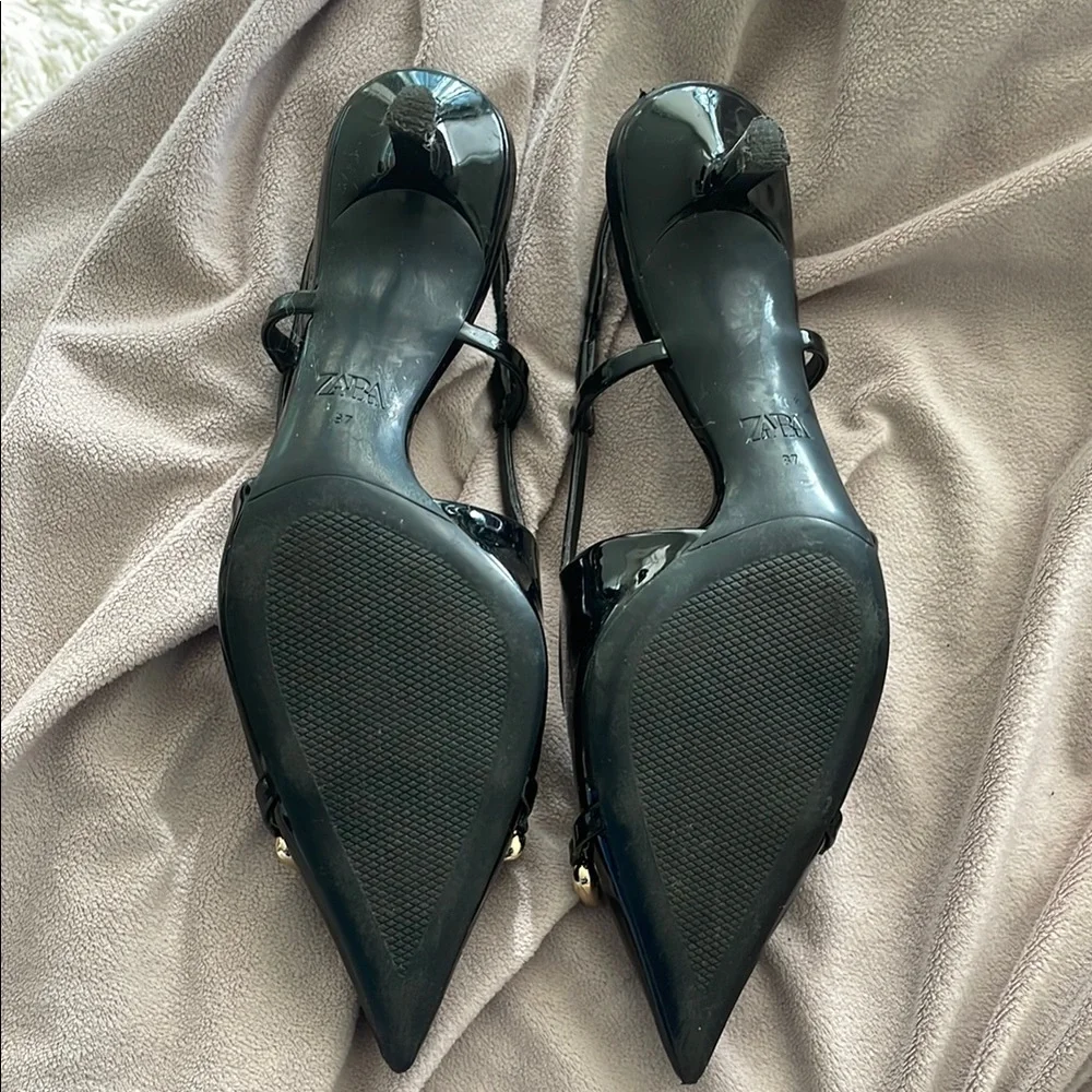 Zara Black Patent Slingback Heels with Gold Chain Accent - Picture 5 of 8